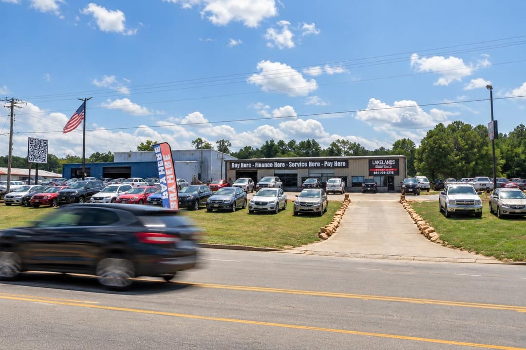 Lakelands Auto Sales dealership on Highway 72 in Abbeville