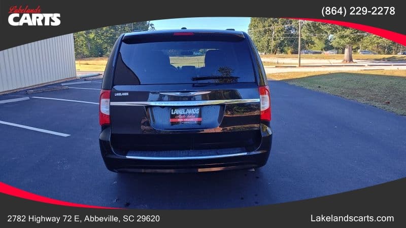 2014 Chrysler Town and Country Touring - Image 4