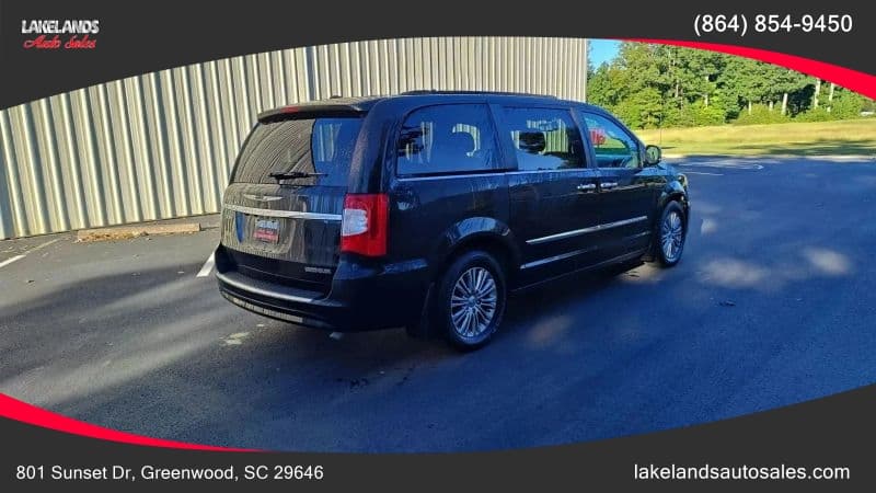 2016 Chrysler Town and Country Touring-L Anniversary Edition - Image 5