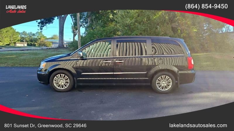 2016 Chrysler Town and Country Touring-L Anniversary Edition - Image 2