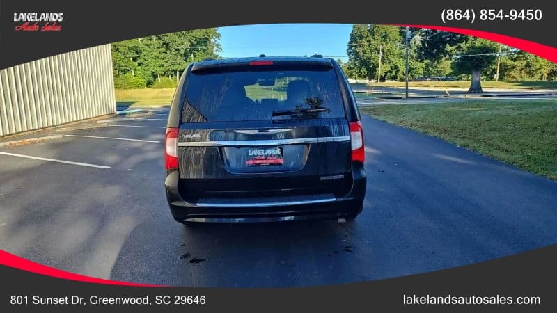 2016 Chrysler Town and Country Touring-L Anniversary Edition - Image 4