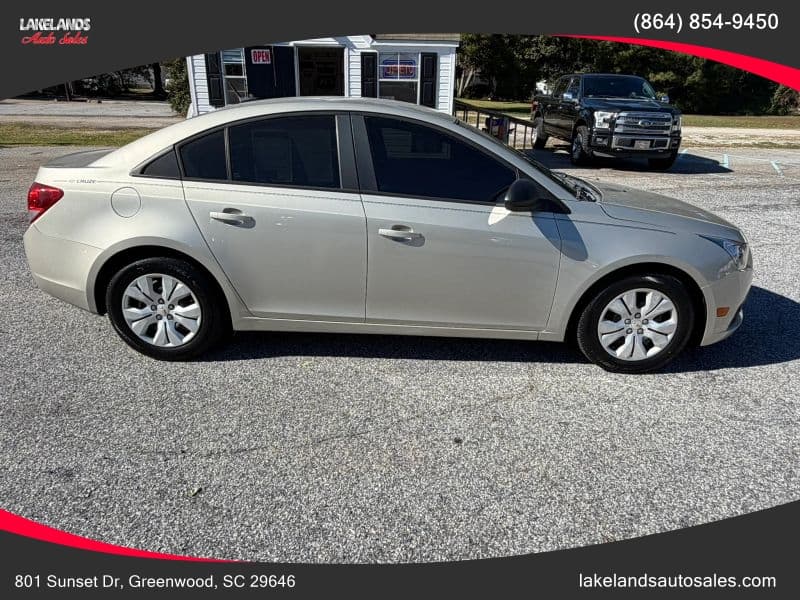 2014 Chevrolet Cruze LS Sedan 4D - Image 5