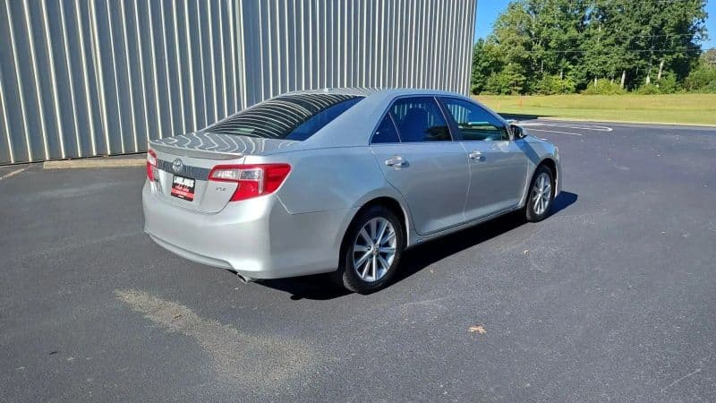 2012 Toyota Camry XLE - Image 5