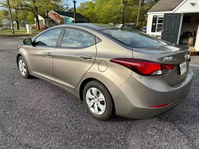 2016 Hyundai ELANTRA SE - Image 3