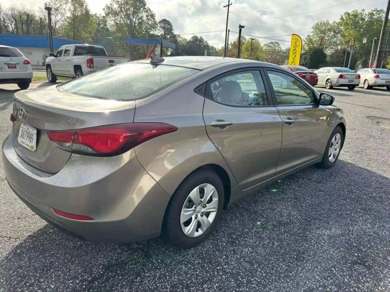 2016 Hyundai ELANTRA SE - Image 4