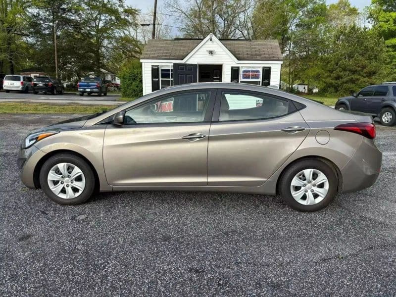 2016 Hyundai ELANTRA SE - Image 2