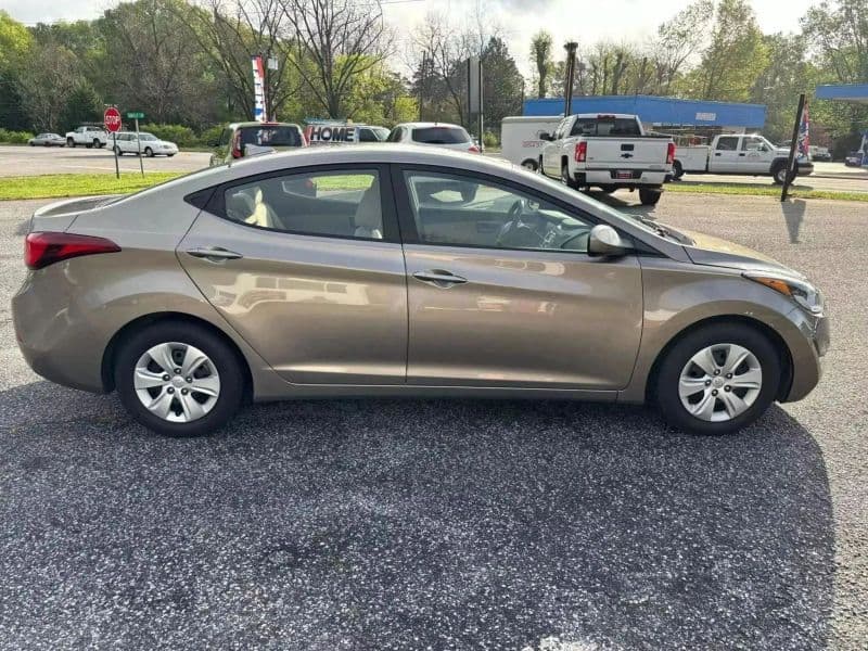 2016 Hyundai ELANTRA SE - Image 5