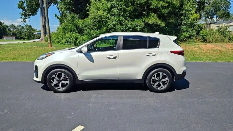 2021 Kia Sportage LX - Image 2